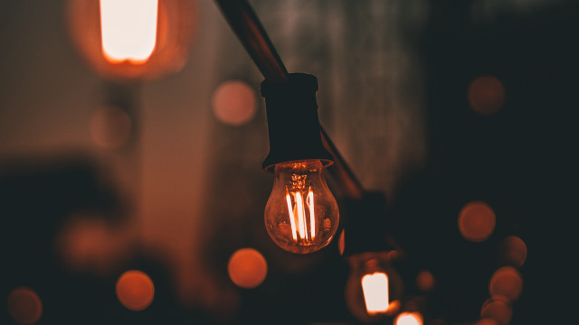 Light bulb ceiling bokeh moon free wallpaper for desktop - medium preview image