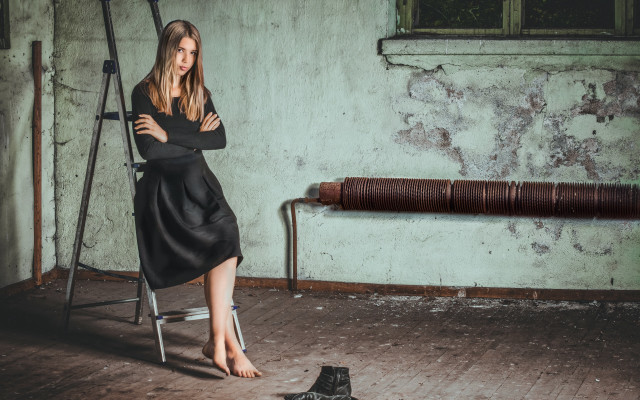 Woman black dress sitting shoes free wallpaper for desktop - medium preview image