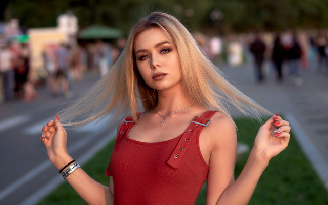 Blonde woman street corner red free wallpaper for desktop - medium preview image