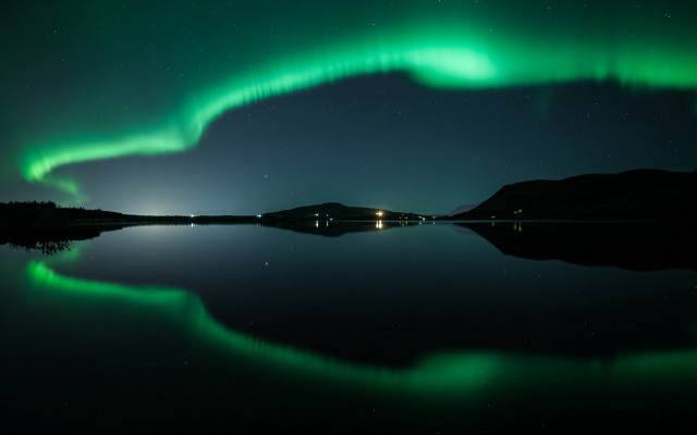 Lake aurora mountain reflection astronaut free wallpaper for desktop - medium preview image