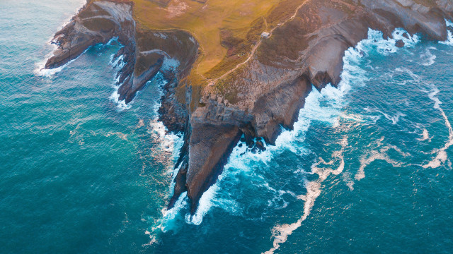 Aerial island plane ocean sky free wallpaper for desktop - medium preview image