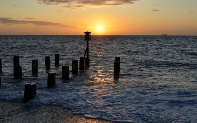 Sunset ocean pier boat sky free wallpaper for desktop - medium preview image