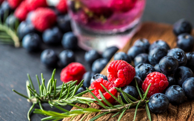 Berries rosemary cuttingboard glass water free wallpaper for desktop - medium preview image