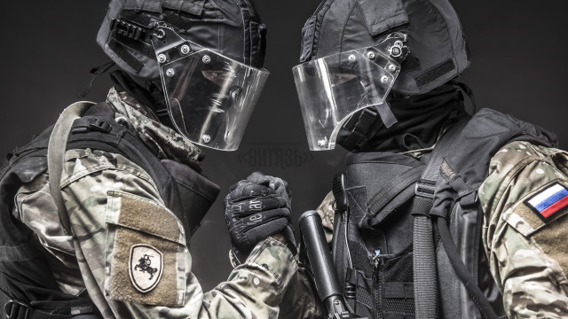 Soldiers gear guns protective black free wallpaper for desktop - medium preview image