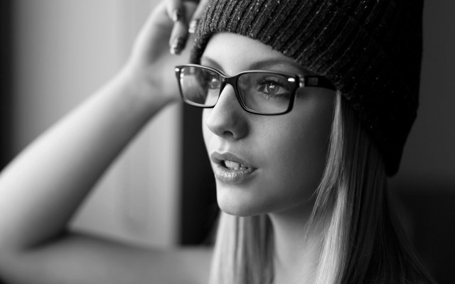Woman glasses hat beanie blackwhite free wallpaper for desktop - medium preview image