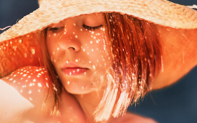Woman sunhat blowinghair pointillism summer free wallpaper for desktop - medium preview image