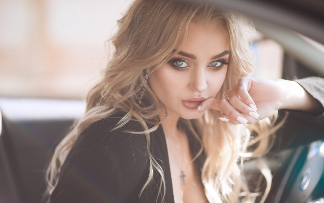 Blonde woman blue eyes car free wallpaper for desktop - medium preview image