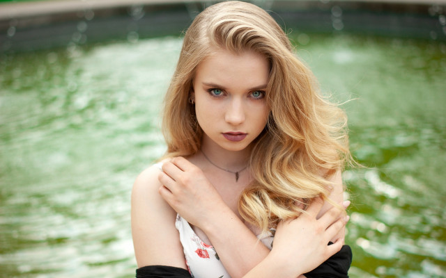 Blonde woman fountain crossed arms free wallpaper for desktop - medium preview image