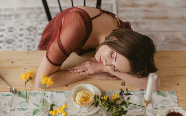 Woman food flowers knife fork free wallpaper for desktop - medium preview image