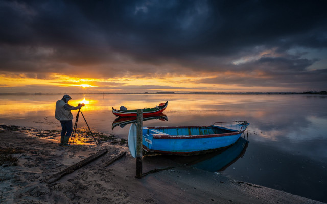 Man beach sunset camera tripod free wallpaper for desktop - medium preview image