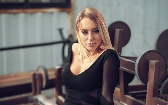 Factory portrait blonde blue eyes free wallpaper for desktop - medium preview image