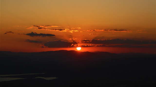 Sunset mountains water clouds horizon free wallpaper for desktop - medium preview image