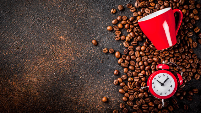 Red alarm clock coffee beans free wallpaper for desktop - medium preview image