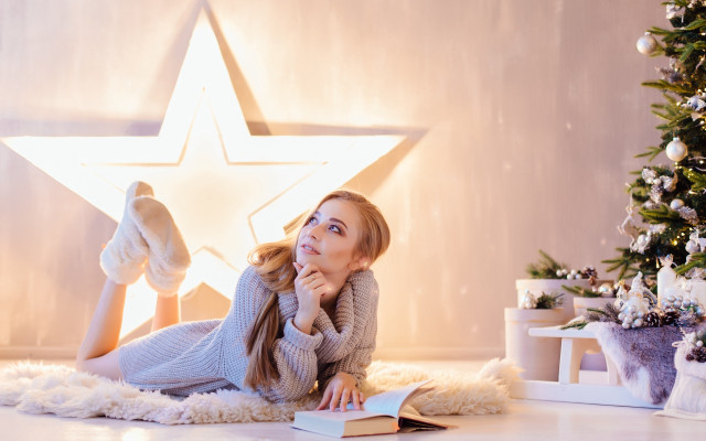 Woman christmas tree blonde socks free wallpaper for desktop - medium preview image