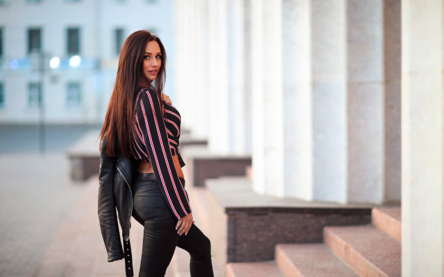 Woman blackjacket purse fashion shoot free wallpaper for desktop - medium preview image