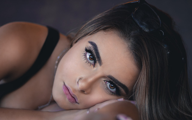 Woman eyelashes eyeliner bed browneyes free wallpaper for desktop - medium preview image