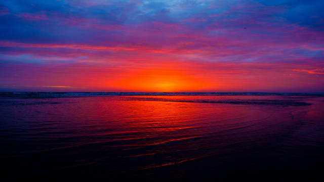Sunset ocean beach clouds horizon free wallpaper for desktop - medium preview image