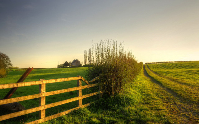 Wooden fence grassy field barn free wallpaper for desktop - medium preview image