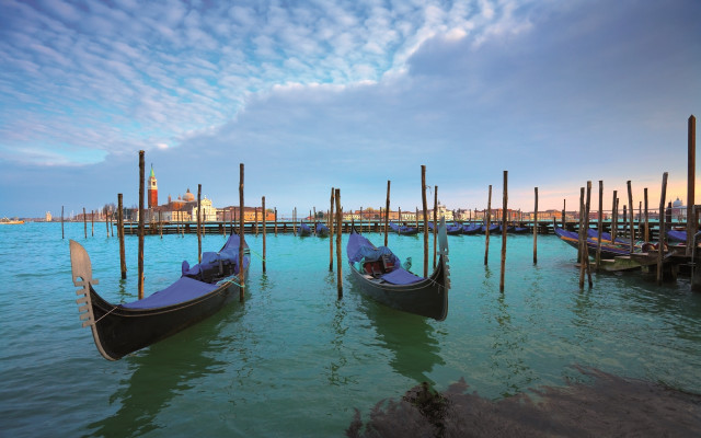 Gondolas pier buildings saturated color free wallpaper for desktop - medium preview image