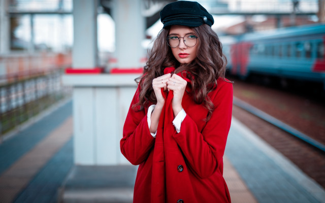 Woman red coat black hat free wallpaper for desktop - medium preview image