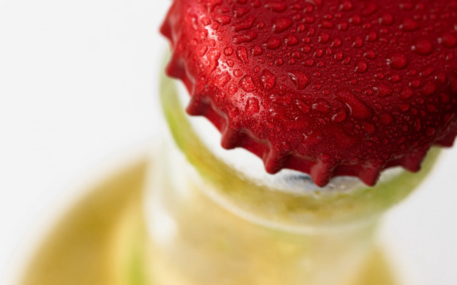Red apple water droplets table free wallpaper for desktop - medium preview image