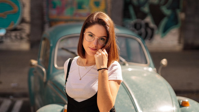 Woman glasses car cellphone bokeh free wallpaper for desktop - medium preview image