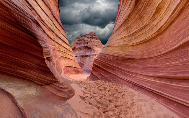 Canyon tall rock formation cloudy free wallpaper for desktop - medium preview image