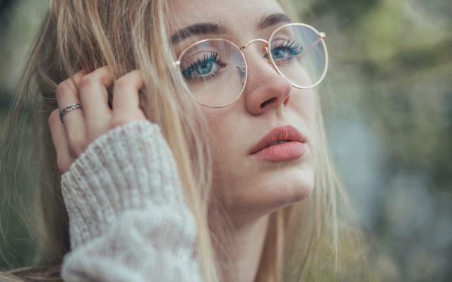 Eszter mattioni glasses serious portrait free wallpaper for desktop - medium preview image