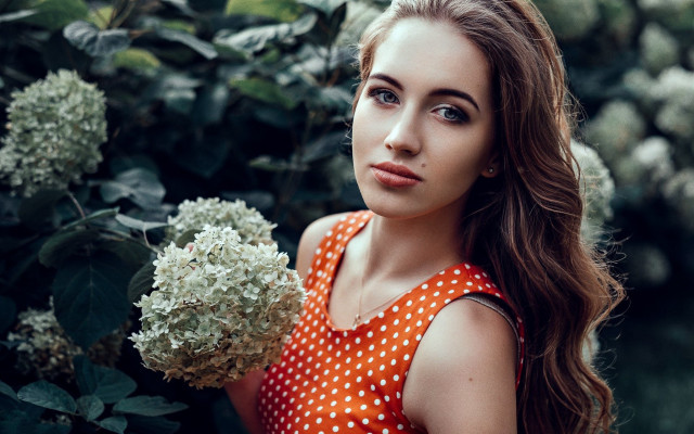 Woman polka dot dress holding free wallpaper for desktop - medium preview image