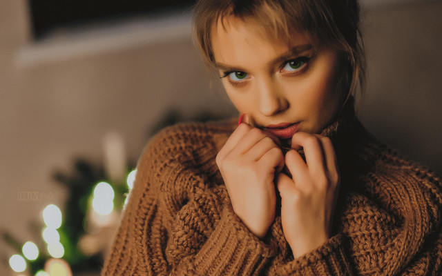 Romantic portrait blueeyes sweater blurry free wallpaper for desktop - medium preview image