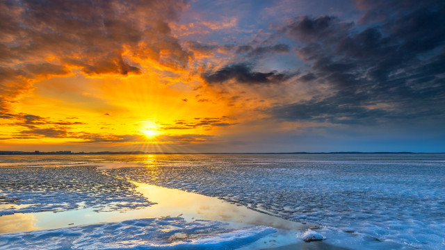 Sunset frozen lake reflection clouds free wallpaper for desktop - medium preview image