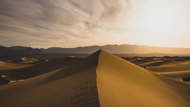 Desert tall dune mountains sunset free wallpaper for desktop - medium preview image