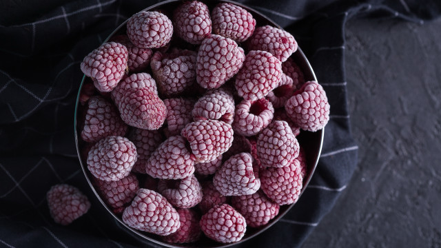 Raspberries blackcloth honeycomb silk fence free wallpaper for desktop - medium preview image