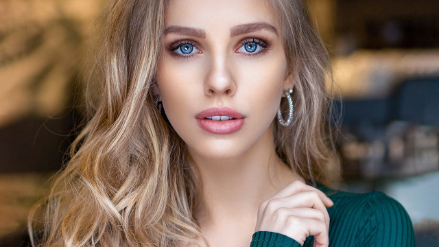 Eszter mattioni blue eyes green free wallpaper for desktop - medium preview image