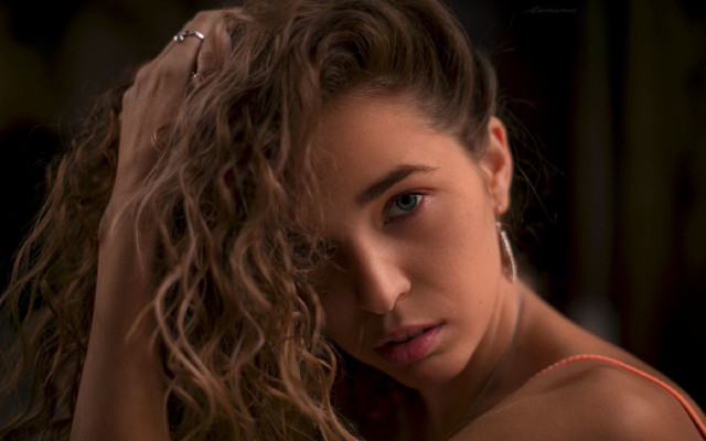 Elina karimova curly hair wind free wallpaper for desktop - medium preview image