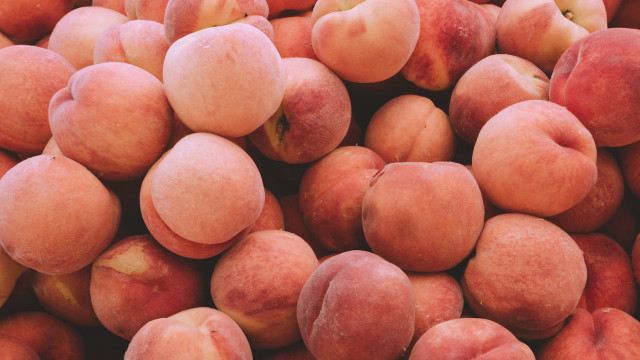 Peach pile summer vibrancy puzzle free wallpaper for desktop - medium preview image