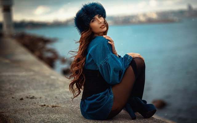 Elina karimova beach blurry coat free wallpaper for desktop - medium preview image