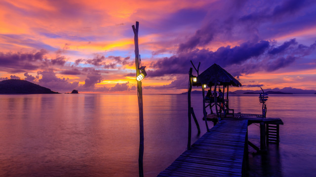 Dusk dock clock purple sky free wallpaper for desktop - medium preview image
