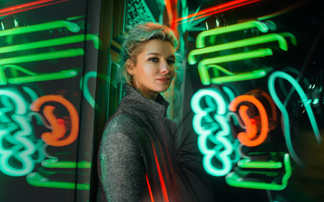 Woman neon clock face blonde free wallpaper for desktop - medium preview image