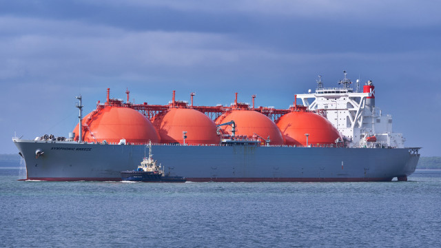 Large ship orange tanks ocean free wallpaper for desktop - medium preview image