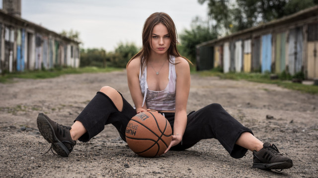 Woman sitting basketball portrait sportswear free wallpaper for desktop - medium preview image