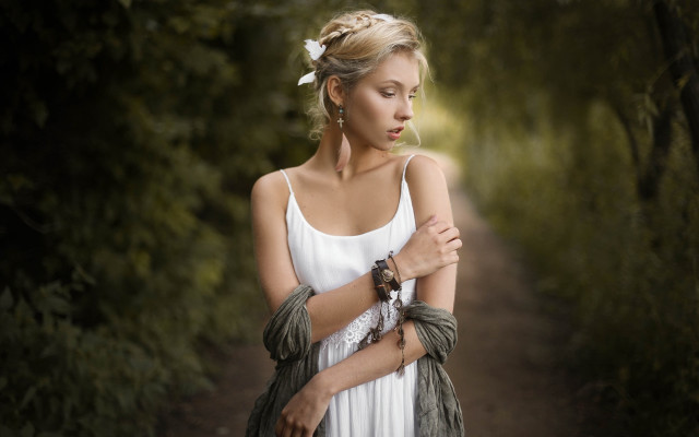 Woman white dress forest flower free wallpaper for desktop - medium preview image