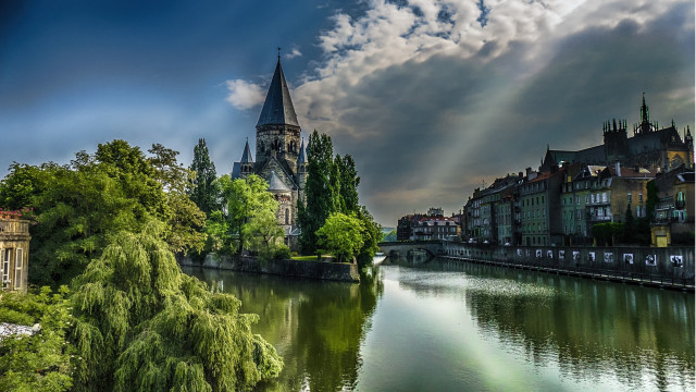 River city tower bridge skyline free wallpaper for desktop - medium preview image