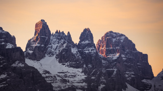 Mountain range snow rocks romanesque free wallpaper for desktop - medium preview image