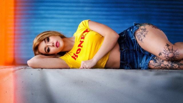 Tattooed woman popart elina karimova free wallpaper for desktop - medium preview image