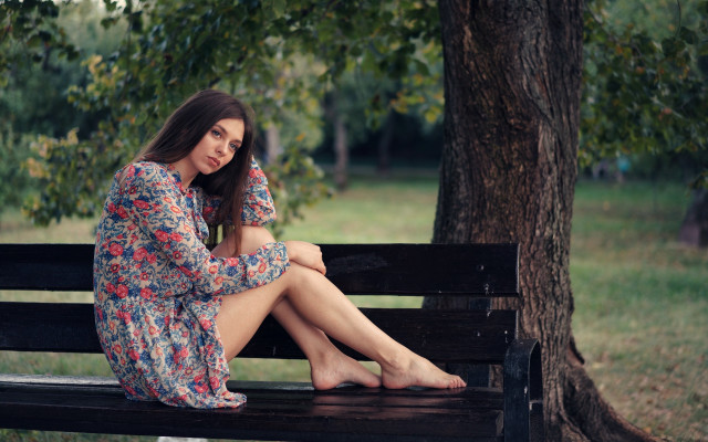 Woman bench park romanticism blurry free wallpaper for desktop - medium preview image