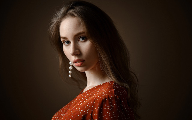 Woman polished portrait redpolka dot free wallpaper for desktop - medium preview image