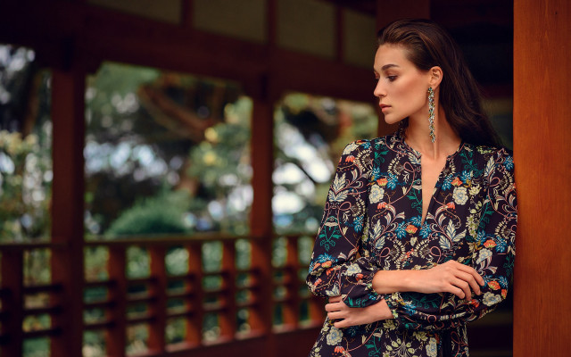 Woman wooden structure crossed arms free wallpaper for desktop - medium preview image