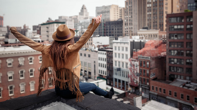 Woman rooftop cityscape blurry architecture free wallpaper for desktop - medium preview image