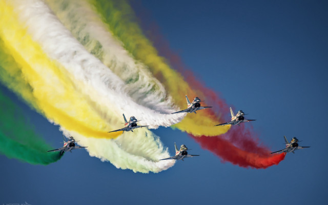 Airplanes formation rainbow smoke colorful free wallpaper for desktop - medium preview image